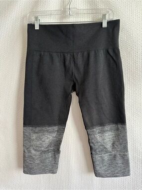 Lululemon Seamlessly Street Women’s Black Gray Ombre Crop Leggings Size: 10